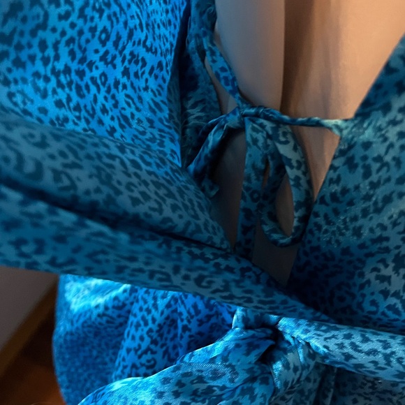 Victoria Secret Silky Robe - Picture 4 of 9